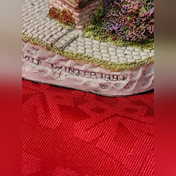 Candlemakers David Winter Cottages: Collector's Piece No. 12 - Picture 8 of 14